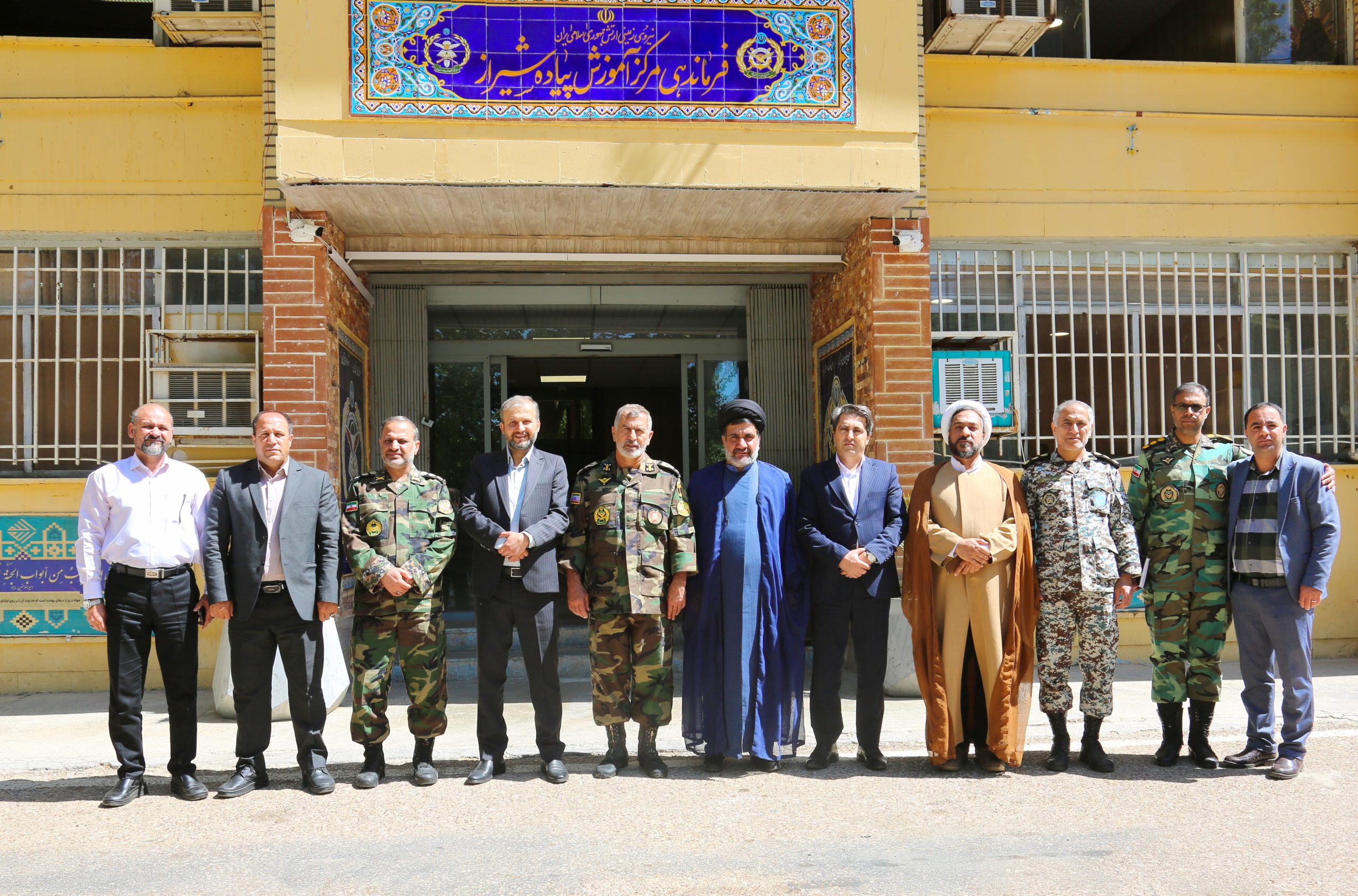 دیدار شهردار و اعضای شورای اسلامی صدرا با فرمانده ارشد نظامی ارتش در منطقه فارس و فرمانده تیپ ۵۵ هوابرد