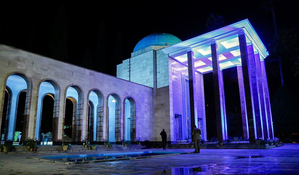 سعدی مکتب شیراز را در عرصه شعر و هنر پایه گذاری کرد