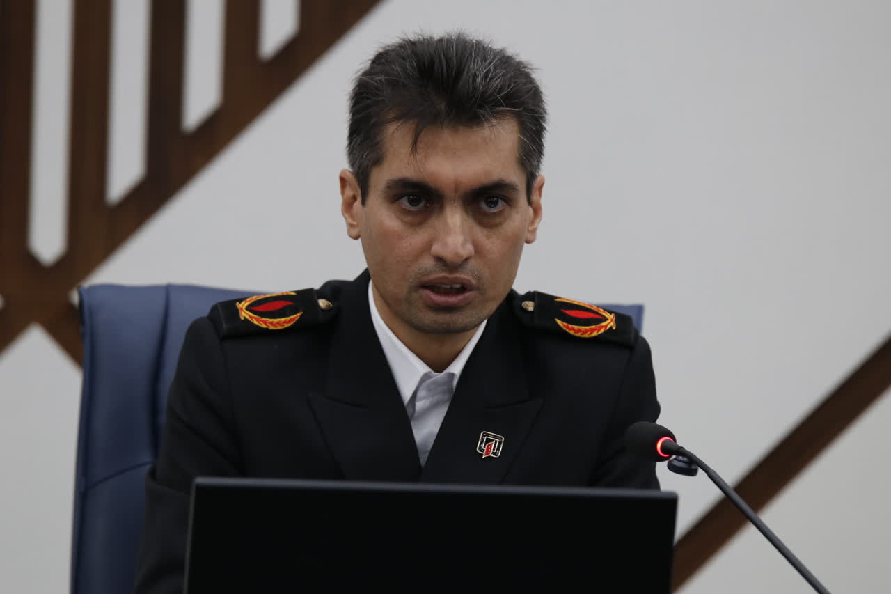 ارتقاء درجه رئیس و معاون عملیات سازمان آتشنشانی و خدمات ایمنی شهرداری شیراز در مراسم اختتامیه ستاد تسهیلات نوروز