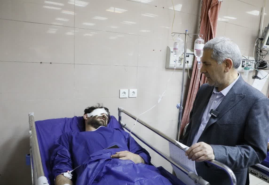 عیادت رییس دانشگاه علوم پزشکی شیراز از مصدومان حادثه اسکله شهید رجایی در بیمارستان های شیراز/ تسلیت به خانواده های داغدار این حادثه ناگوار