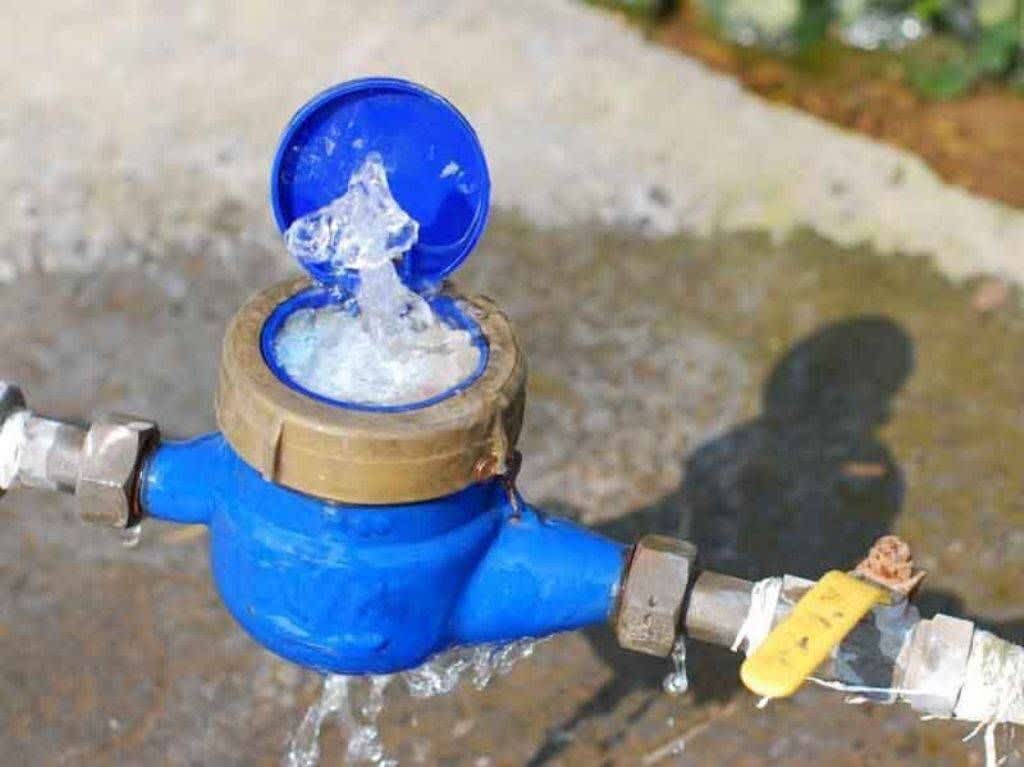 تعویض و قرائت کنتورهای آب؛ گامی در جهت بهبود خدمات شرکت آب و فاضلاب شیراز