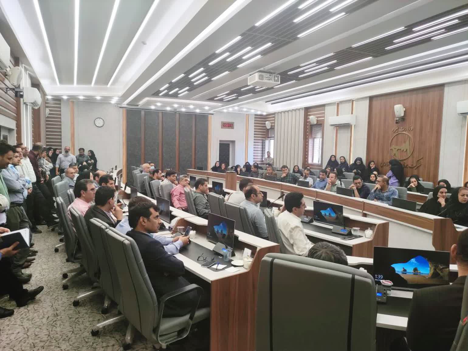 تزریق ۲۰۰۰ میلیارد تومانی شرکت برق منطقه ای فارس به پیمانکاران و تولیدکنندگان داخلی