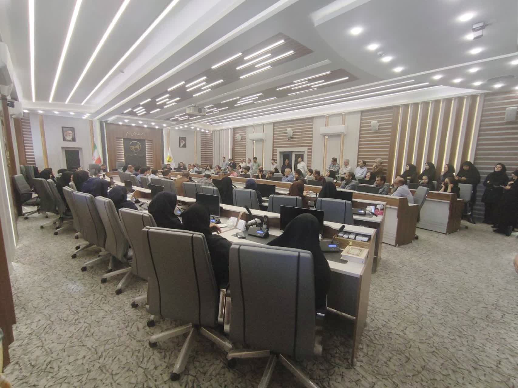 نشست همدلانه کارمندان و مدیران برق منطقهای فارس برای بررسی مسائل حقوقی و مزایای شغلی