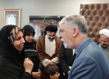 وزیر فرهنگ و ارشاد اسلامی از دختر شهید «مسلم نصر» از شهدای مدافع حرم جهرم تجلیل کرد