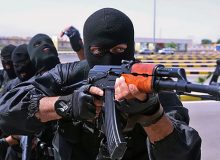 باز شدن زنجیر پای گروگان، با حضور به موقع ماموران پلیس آگاهی فارس