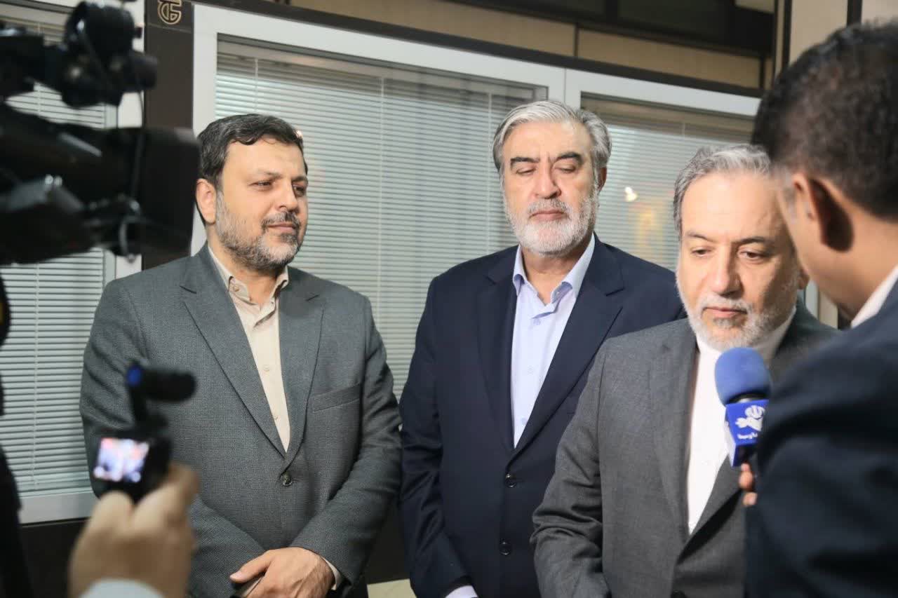 گفتکوی زنده خبری وزیر امور خارجه با شبکه خبر در شیراز