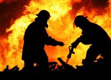 مهار آتش سوزی در کارخانه تولید رزین با تلاش آتش نشانان شیرازی