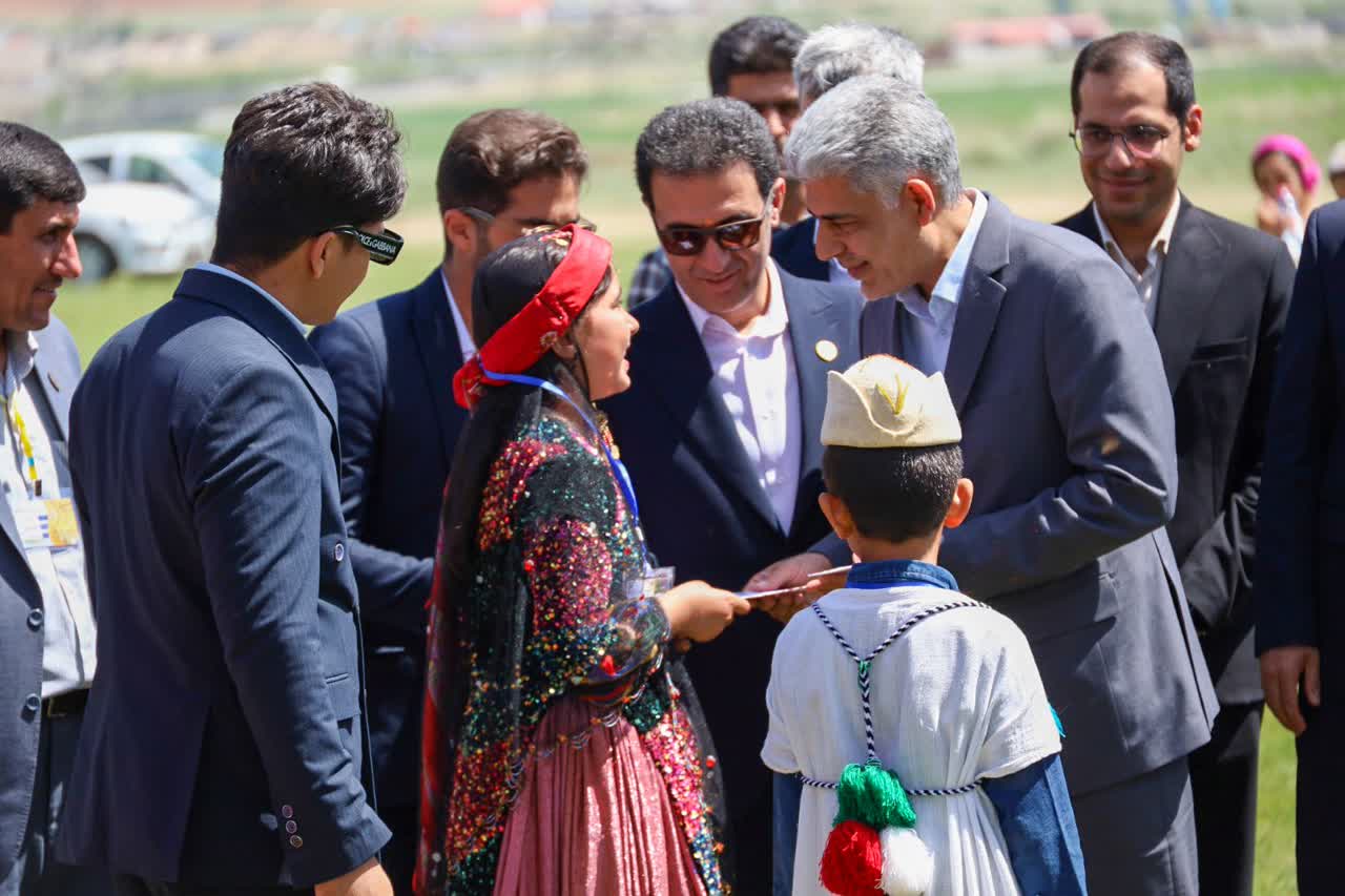 استعدادهای دانش آموزان عشایری از همان دوران کودکی شناسایی و هدایت شود