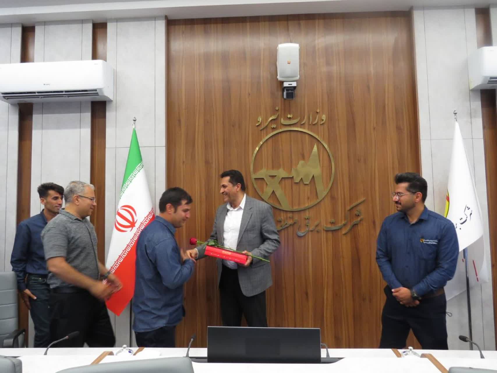 تقدیر رسمی نیروهای شرکتی از تلاشهای مدیرعامل و مدیران برق منطقهای فارس در راستای عدالت حقوقی