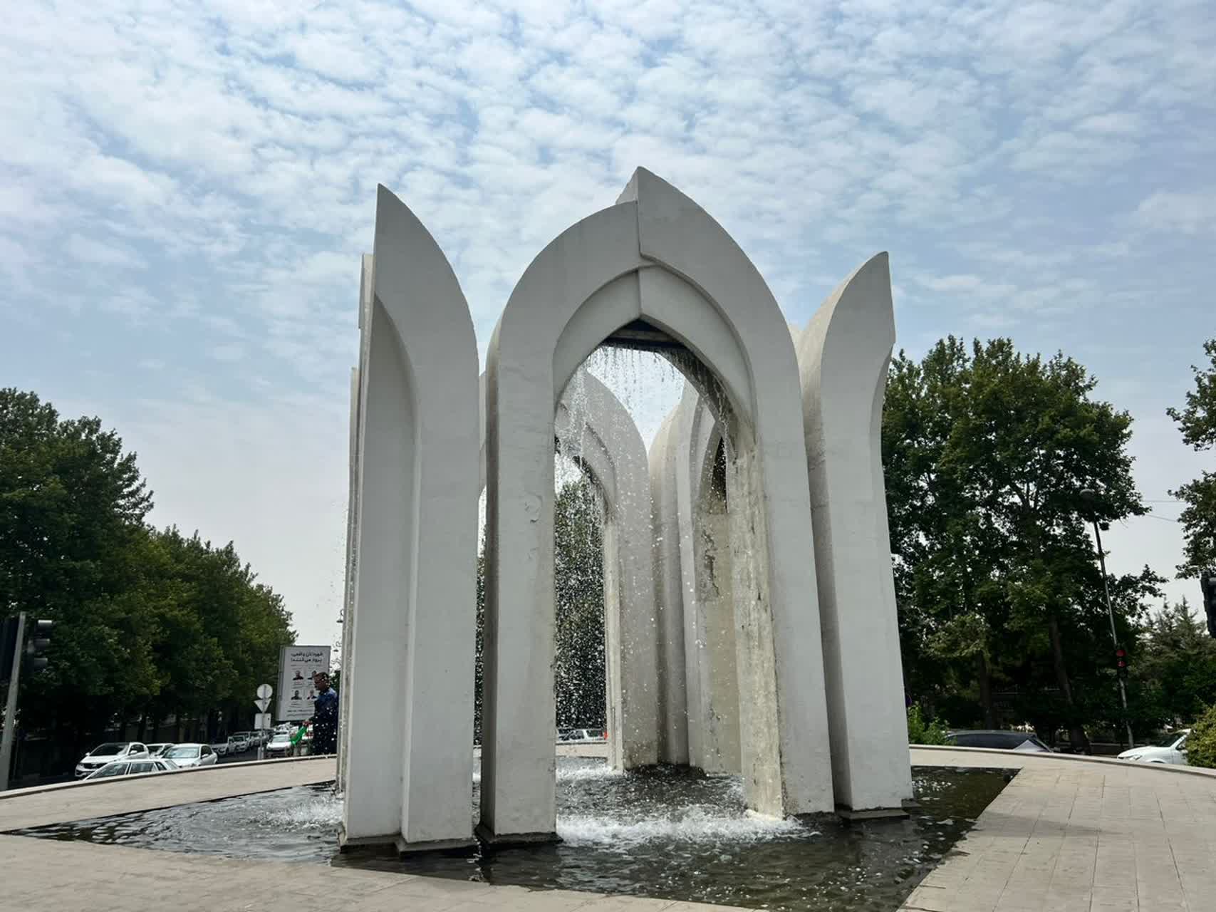 گام بلند شهرداری منطقه یک در احیای فضای سبز بلوار زند