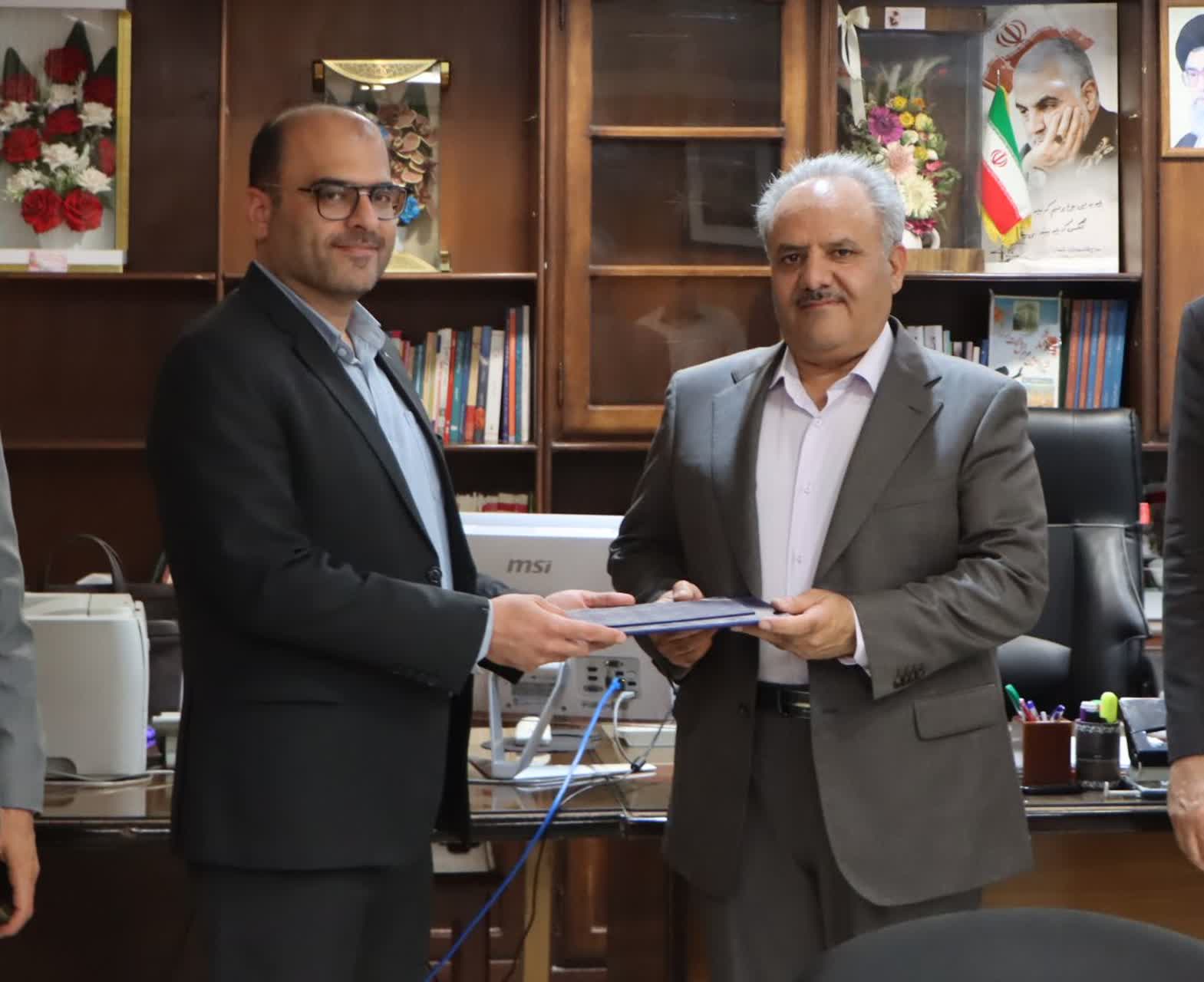 تکریم و معارفه معاون توسعه مدیریت و پشتیبانی نوسازی مدارس فارس