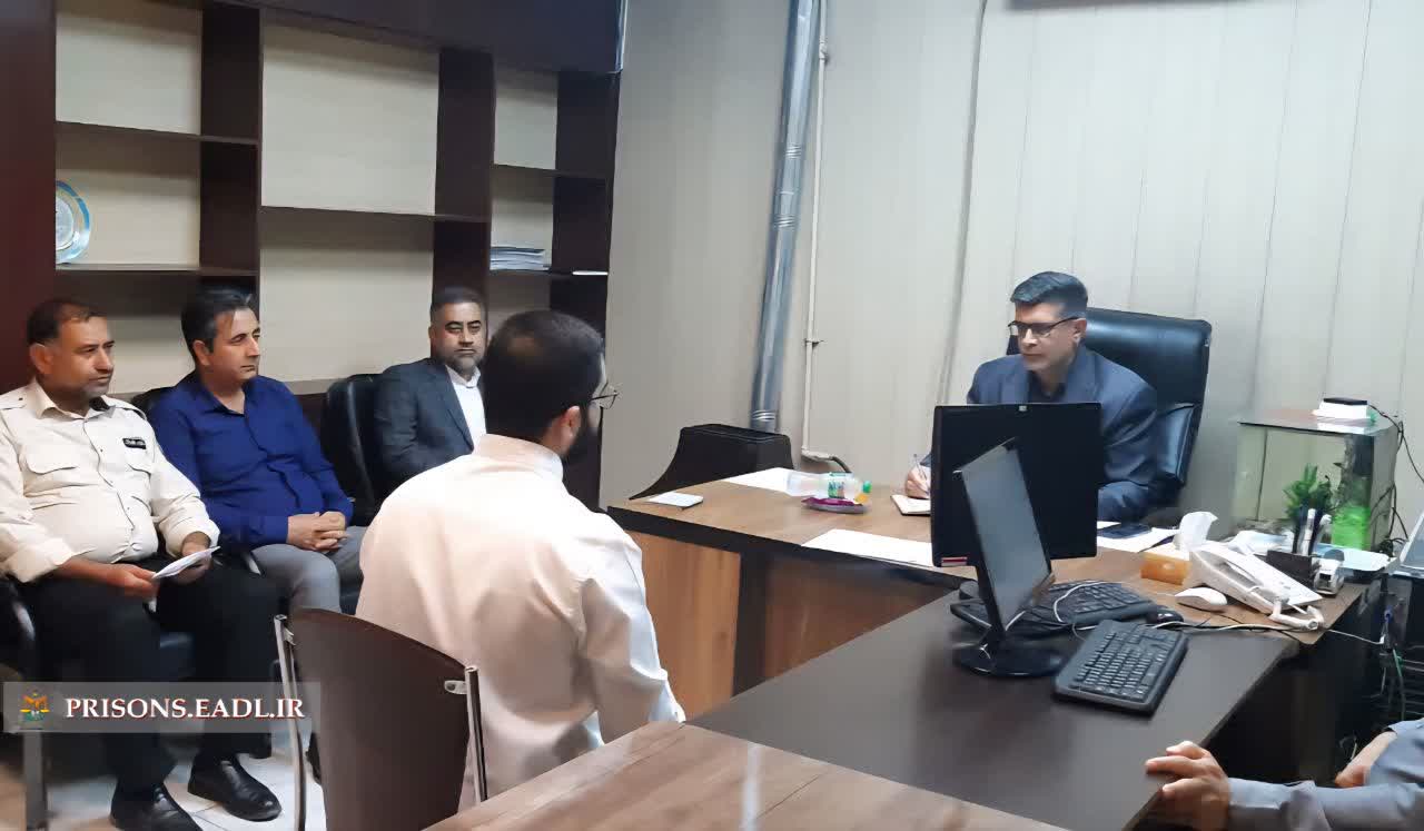 برخورداری ۵۳ زندانی عادل آباد از ارفاقات قضایی در بازدید معاون اجرای احکام کیفری دادستانی فارس