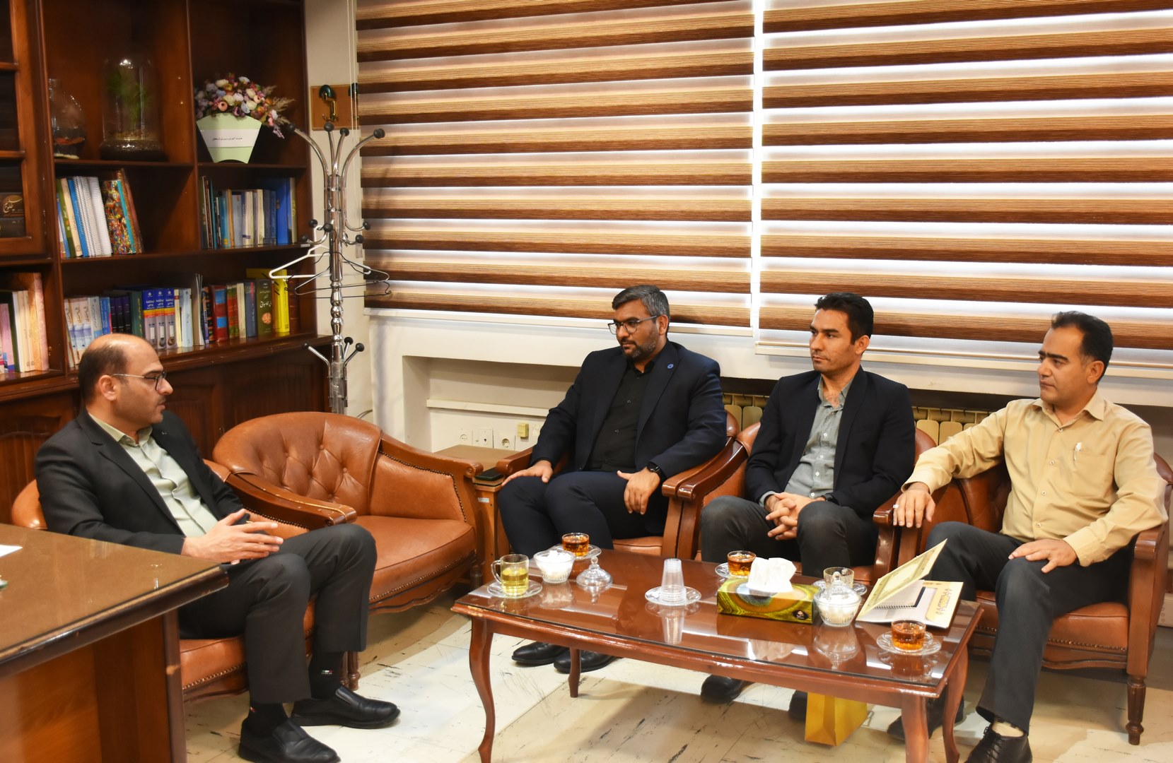 اداره کل نوسازی مدارس فارس برای ساخت کتابخانه های عمومی آستین بالا میزند