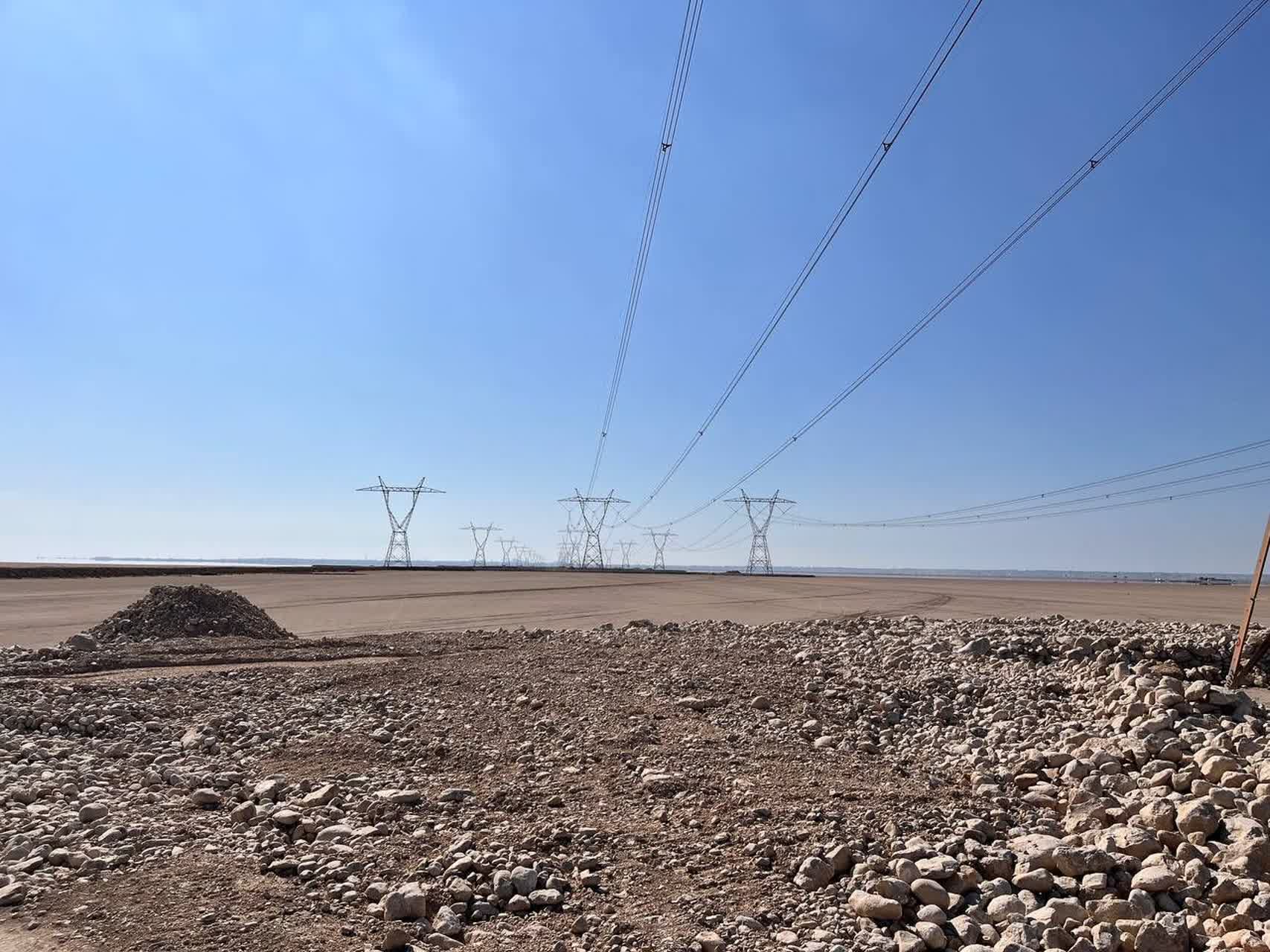 ساخت نیروگاه خورشیدی بزرگ مقیاس در استان فارس نوید بخش تولید یک هزار مگاوات انرژی برق