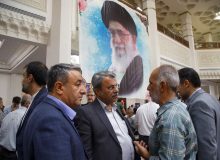 میز خدمت هفته دولت در حرم مطهر شاهچراغ برگزار شد؛ دیدار بی‌واسطه مسئولان با مردم