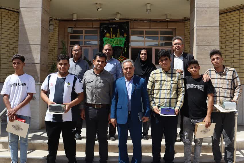 قدردانی مدیر آموزش و پرورش ناحیه سه شیراز از دانشآموزان دارای نیازهای ویژه