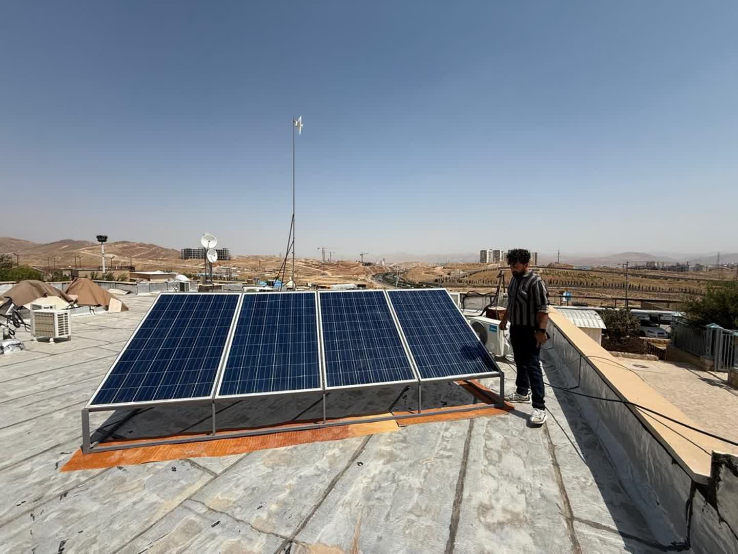 سیستم خورشیدی در مجموعه ارتفاعات شهرداری شیراز نصب و راهاندازی شد