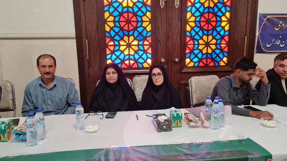 برپایی میز خدمت مدیرکل محیط زیست فارس در هفته دولت؛ پاسخگویی مستقیم به مردم با رویکرد وفاق ملی