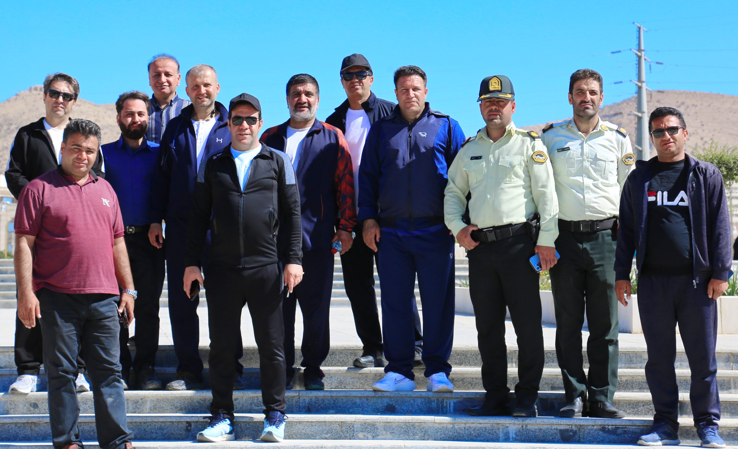 پیادهروی خانوادگی با محوریت گلزار شهدا نماد همبستگی اجتماعی و نشاط شهری است