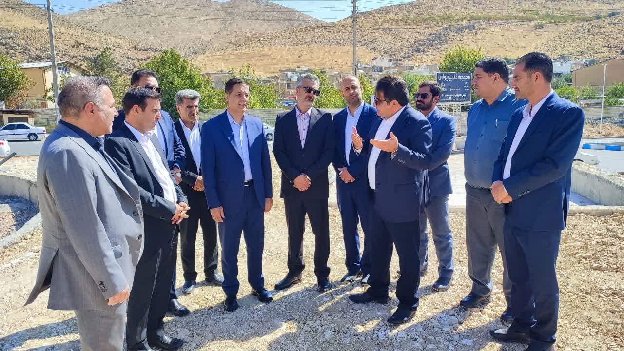 بازدید معاون امور شهرداریهای کشور از پروژههای عمرانی و گردشگری شهرستان اردکان