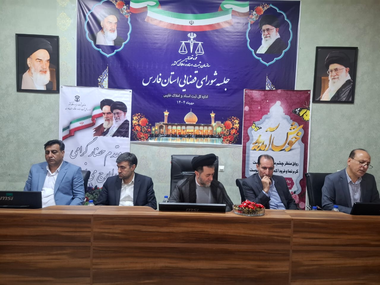 موظفیم با ارائه خدمات بهینه به جامعه به تکلیف خود عمل کنیم