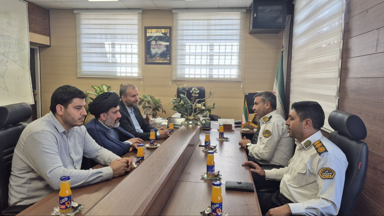 شهردار؛ رئیس و اعضای شورای اسلامی شهر صدرا با فرماندهان انتظامی استان فارس دیدار کردند