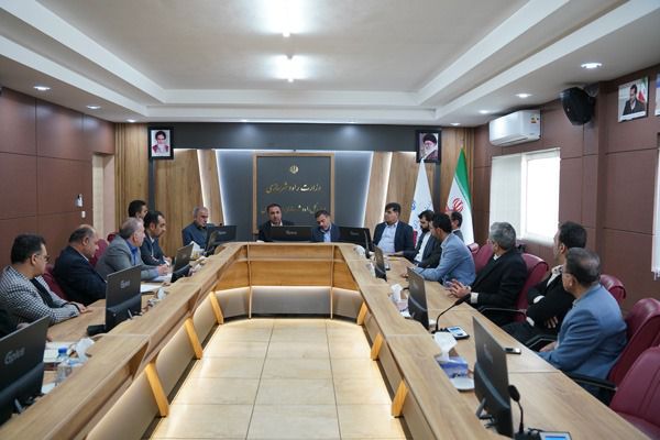 حضور مجمع نمایندگان استان فارس در ادارهکل راه و شهرسازی و بررسی چالشهای حوزههای راه، مسکن و حملونقل