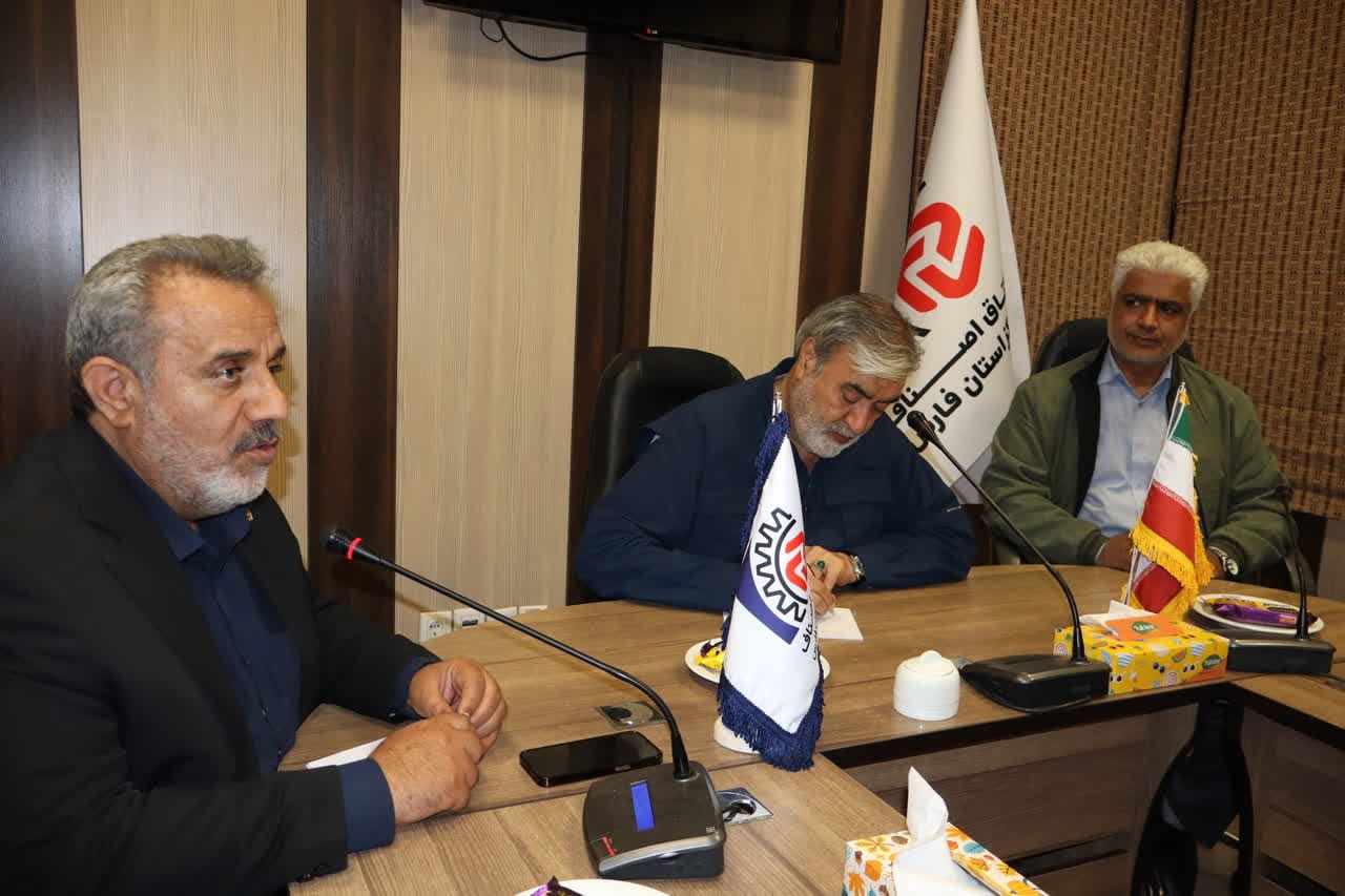 دیدار اعضای اتحادیه صنف نانوایان شهرستان شیراز با رئیس کمیسیون امنیت ملی مجلس شورای اسلامی