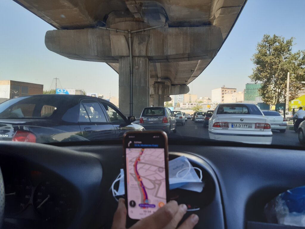 شهر از پشت شیشه جلو