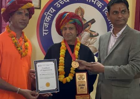 حمایت خانه هنر ستایش شیراز از حضور هنرمندان ایرانی در نمایشگاه‌های هند