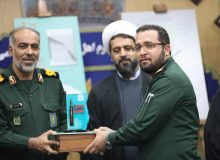 کسب عنوان پژوهشگر برتر نیروهای مسلح فارس توسط مدیر کانون مصلای جمعه خفر