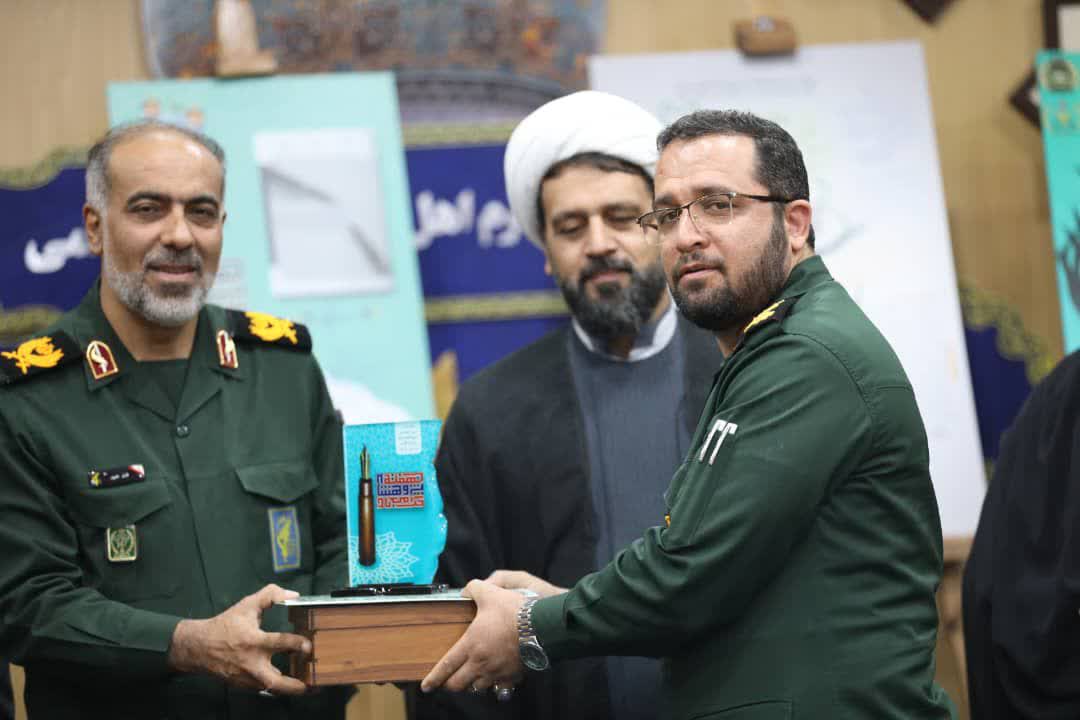 کسب عنوان پژوهشگر برتر نیروهای مسلح فارس توسط مدیر کانون مصلای جمعه خفر