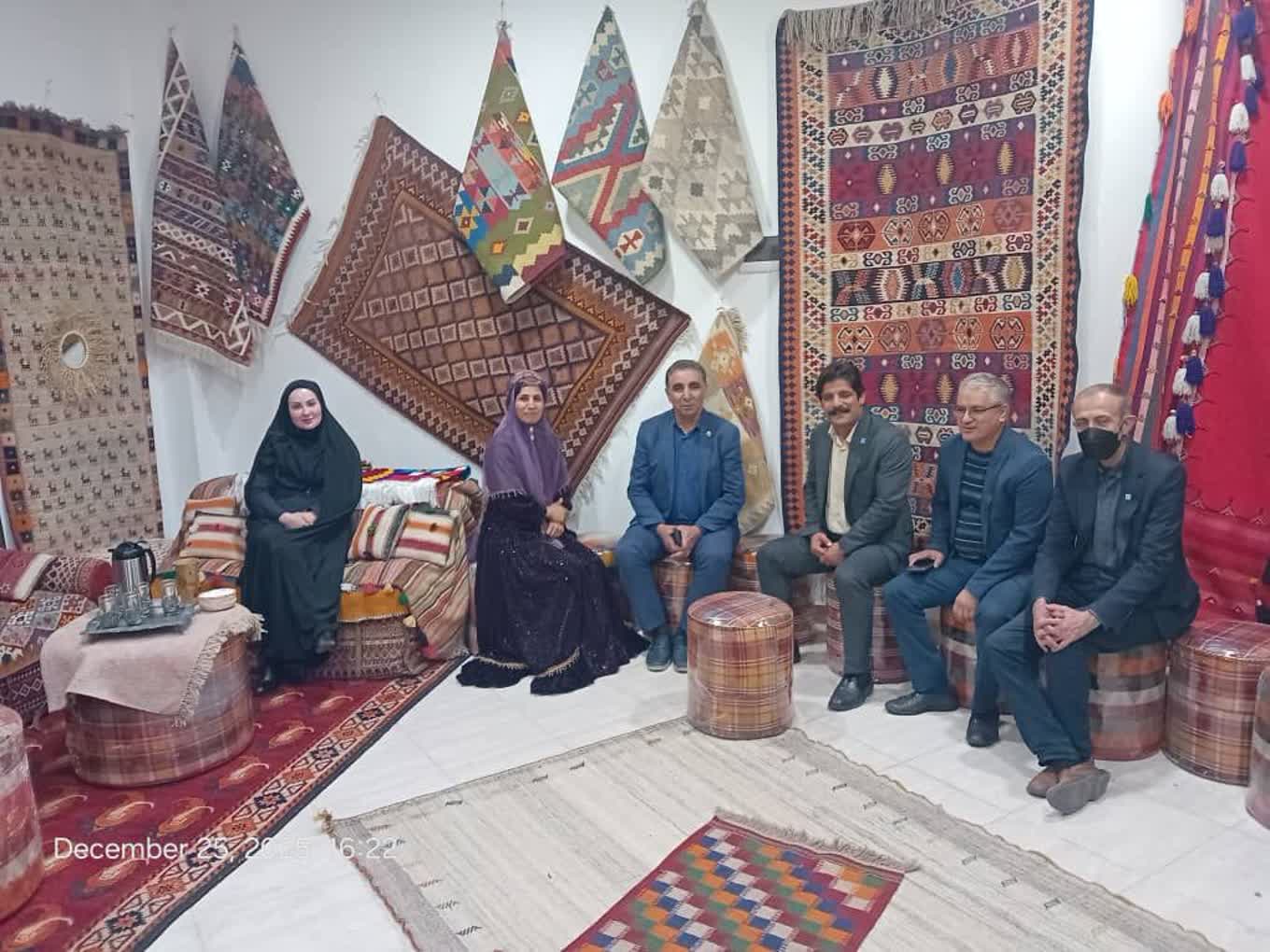 معاون رئیس‌جمهور: بازار هنر شیراز حلقه اتصال گردشگران با تولیدات صنایع دستی است