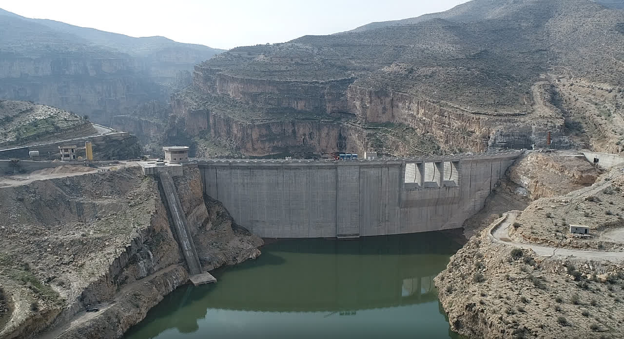 سد هایقر به عنوان سازه بتن برتر معرفی شد/قدردانی از مدیرعامل آب منطقه‌ای فارس