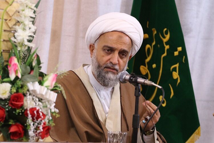 همه در راستای رشد فرهنگ الهی در جامعه تلاش کنیم