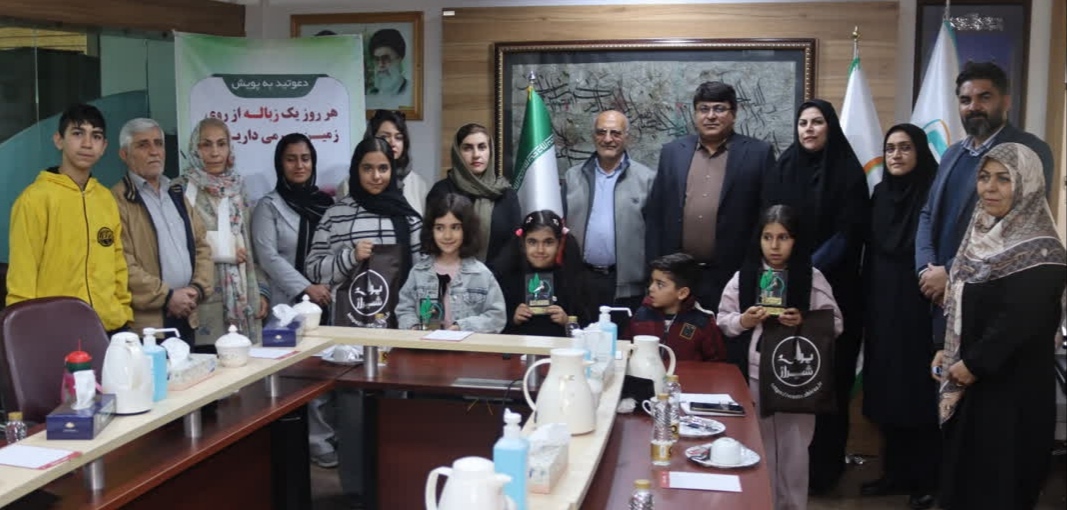 اهدا پنجمین مرحله هدیه به برگزیدگان پویش هر روز یک زباله از روی زمین برمی داریم