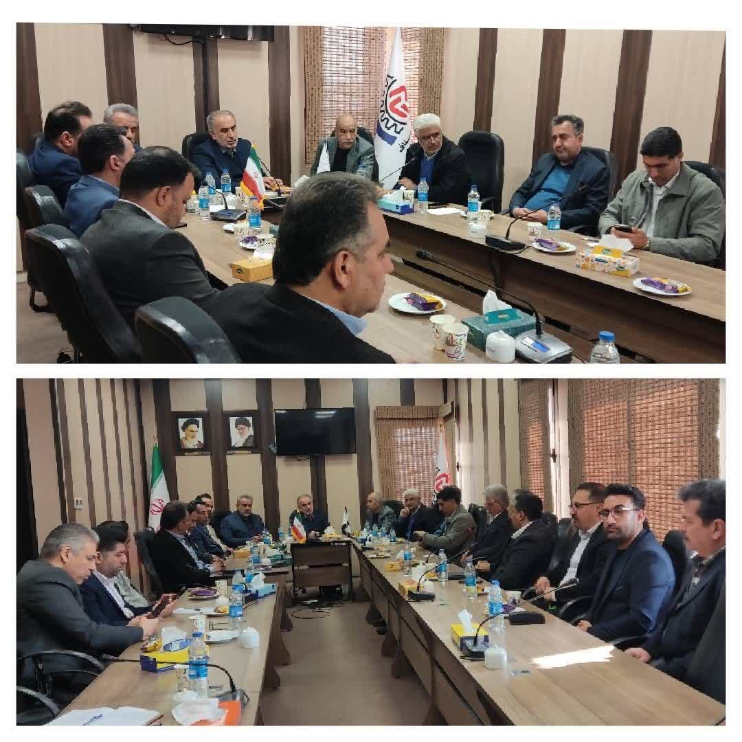 دیدار رئیس کمیسیون ویژه حمایت از تولید مجلس شورای اسلامی با رئیس و هیئت رئیسه اتاق اصناف مرکز استان فارس و روسای اتحادیه های صنفی شهرستان شیراز