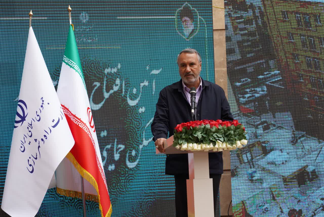 وزارت راه و شهرسازی کشور را به کارگاه بزرگ عمرانی تبدیل کرده است